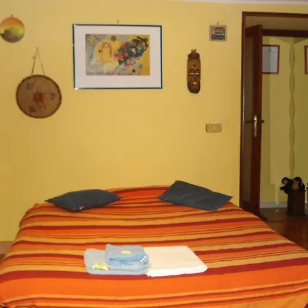 Orange House Apartment